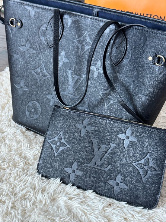 Louis Vuitton Handbags - Louis Vuitton Black Monogram Neverfull MM